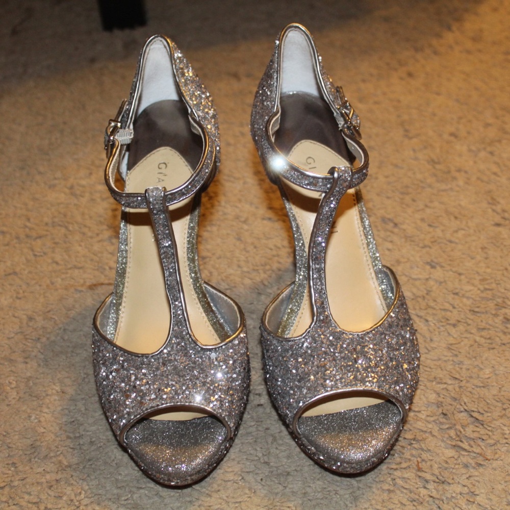 Gianni Bini- Silver glitter heels